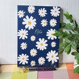 NWT: Daisy Hardcover Notebook & Pen Set